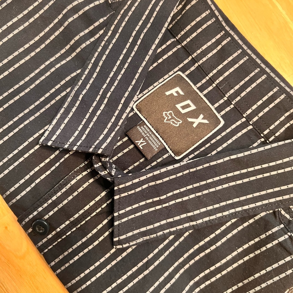 FOX Men’s Black Striped Short Sleeve Shirt